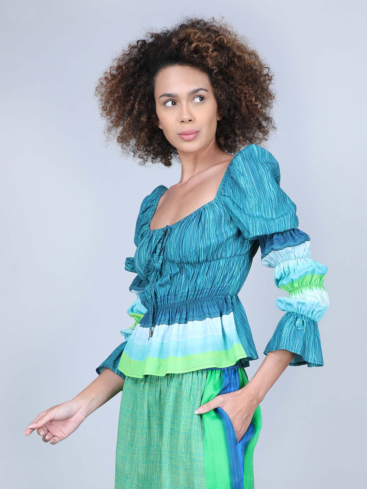 AELLA TOP