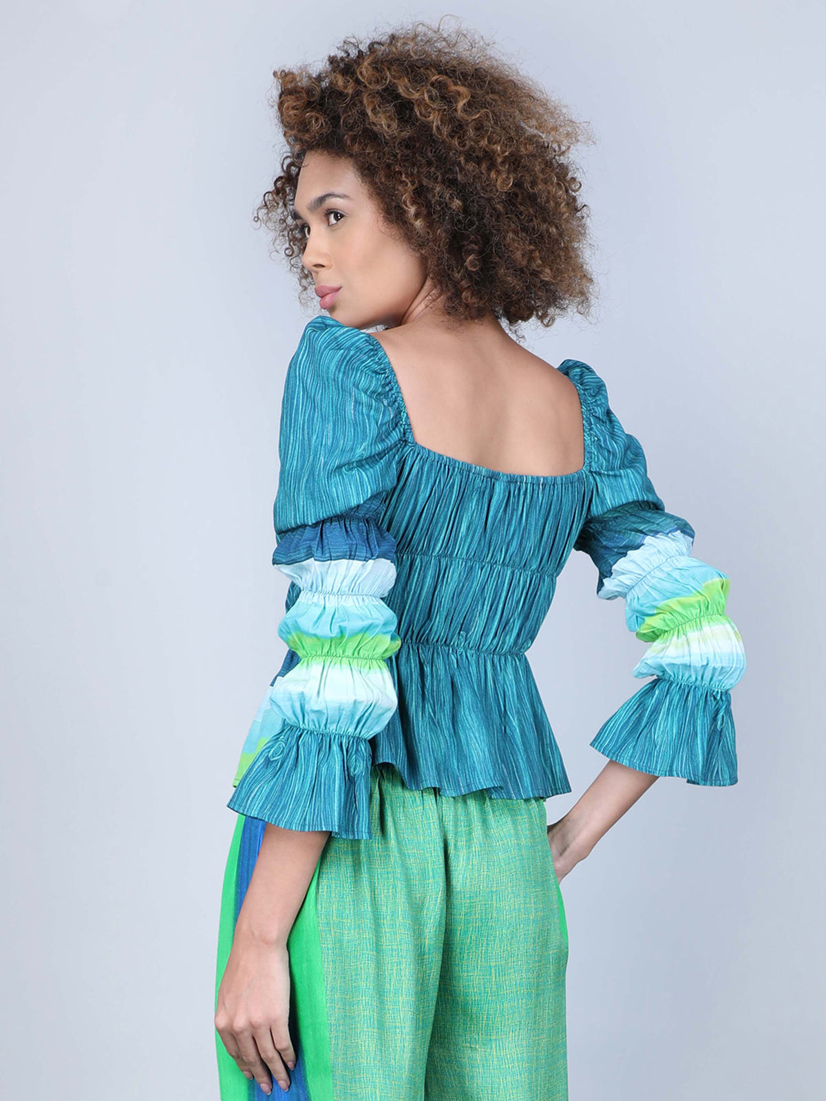 AELLA TOP
